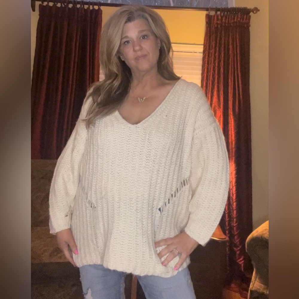 Oversized POL V-neck Distressed Sweater Size Large (Fits XL / 1X / 2X)